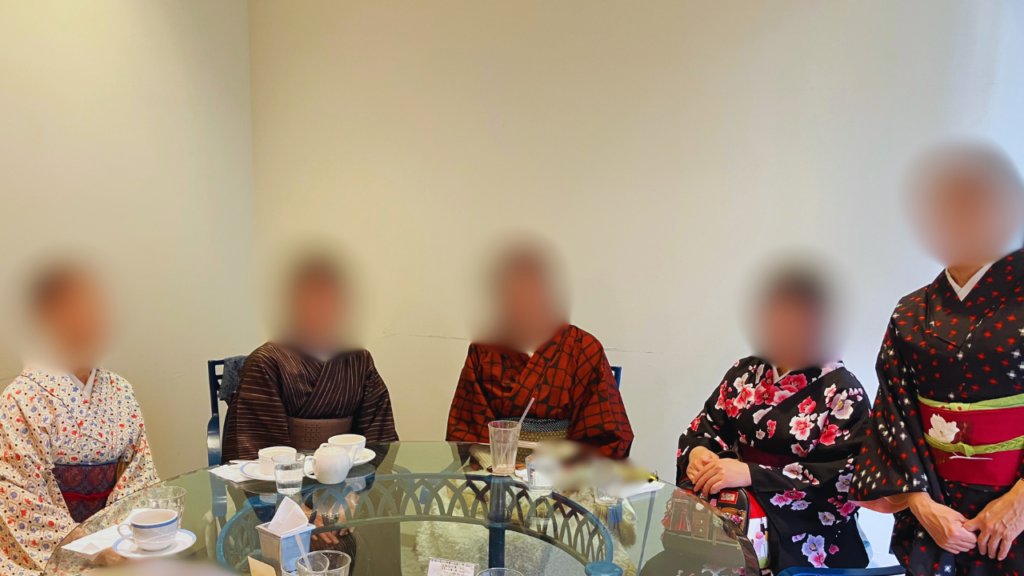 着物好きさんが集まる着物お茶会の様子